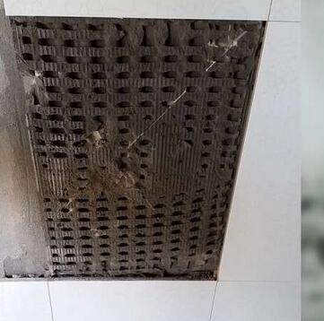 墙面砖坏了一块怎么能补进一块新的砖呢(墙面砖坏了一块怎么能补进一块新的砖呢图片)