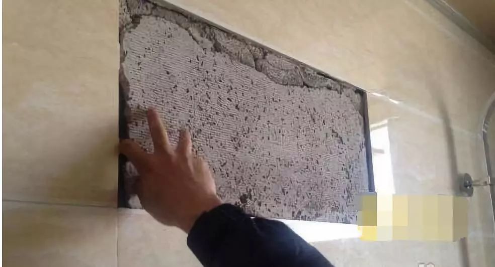 墙面砖坏了一块怎么能补进一块新的砖呢(墙面砖坏了一块怎么能补进一块新的砖呢图片)